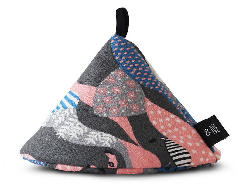 &NE Triangular Pot Holder