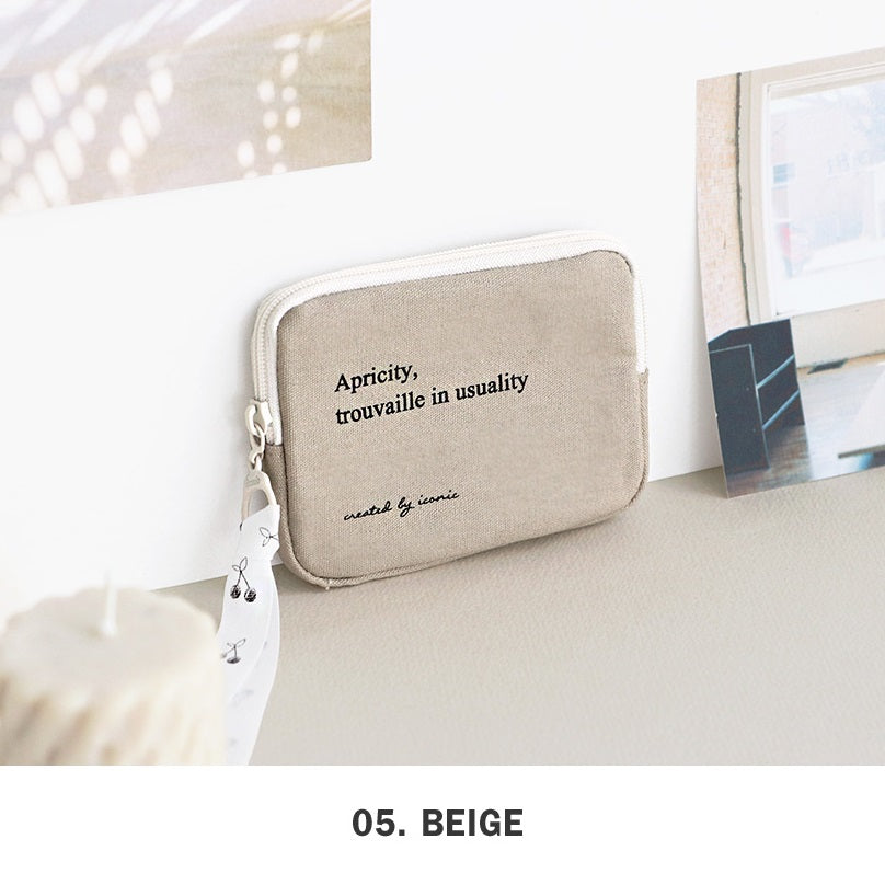 Iconic Cottony Card Holder