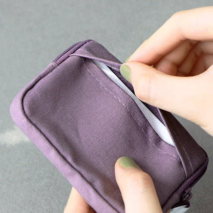 Iconic Cottony Card Holder