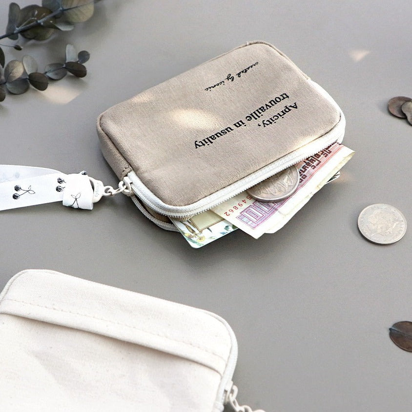 Iconic Cottony Card Holder
