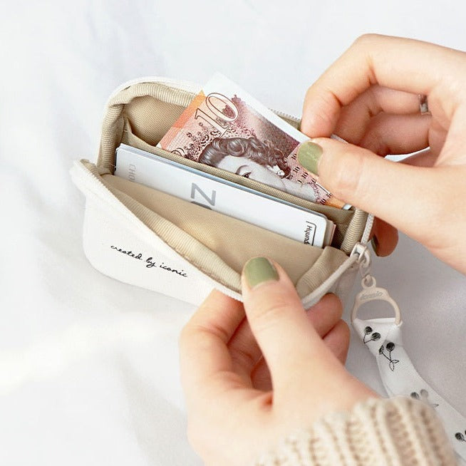Iconic Cottony Card Holder