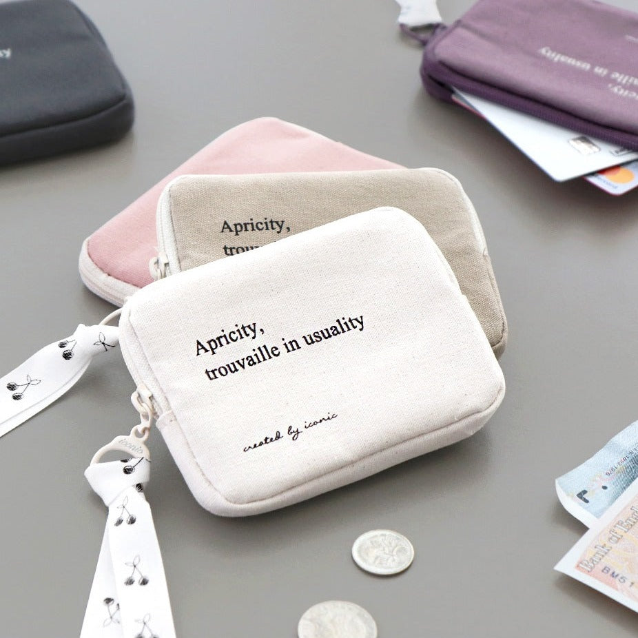 Iconic Cottony Card Holder
