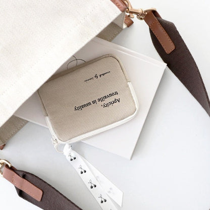 Iconic Cottony Card Holder