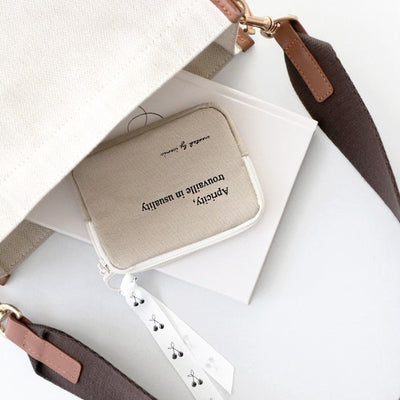 Iconic Cottony Card Holder