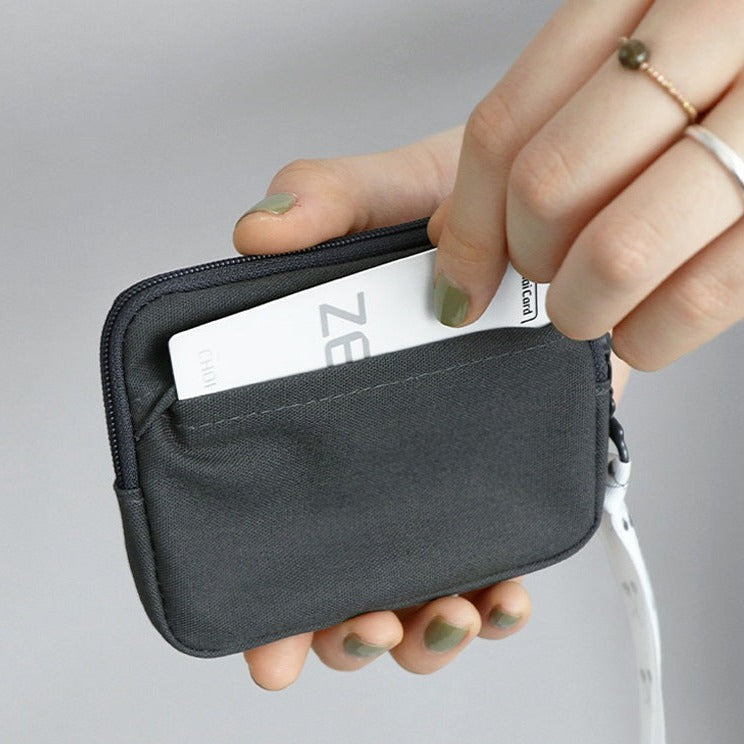 Iconic Cottony Card Holder