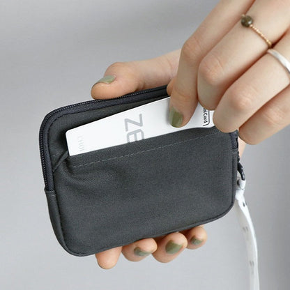 Iconic Cottony Card Holder
