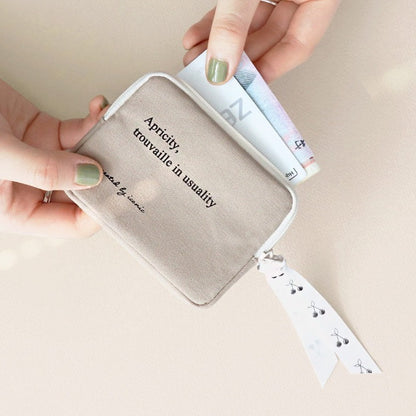 Iconic Cottony Card Holder