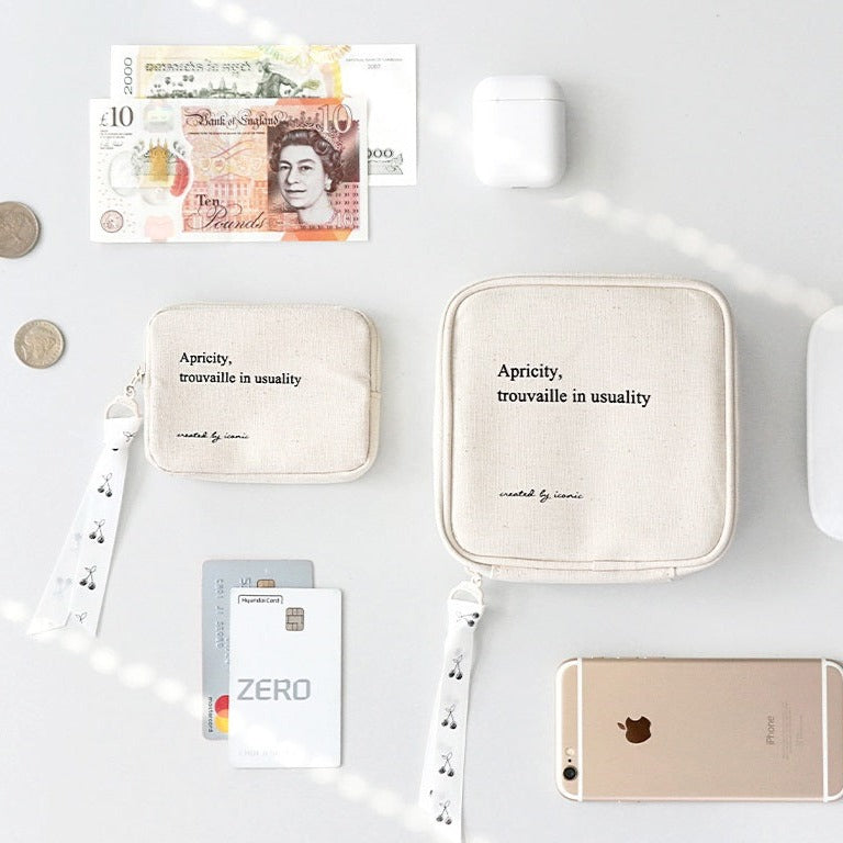 Iconic Cottony Card Holder