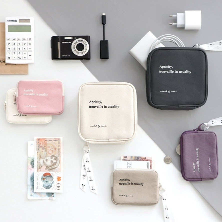 Iconic Cottony Card Holder