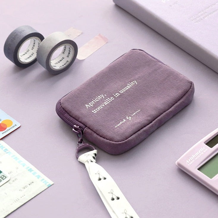 Iconic Cottony Card Holder