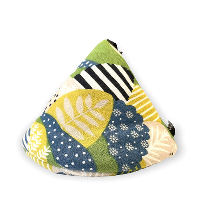 &NE Triangular Pot Holder