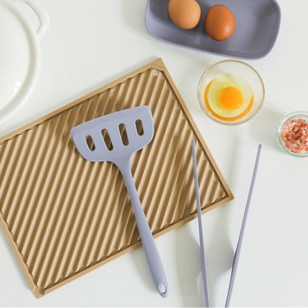 Dailylike Bonbon Silicone Utensils - 15 Egg Roll Turner (Violet)
